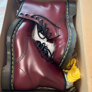 Doc Martens- Cherry Red, Sz 6
